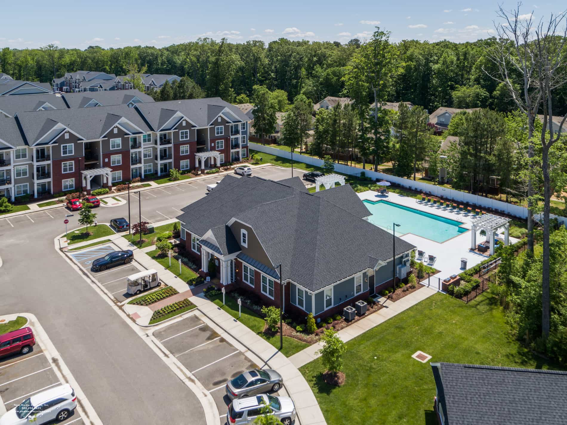 Commonwealth at York bird's eye view of leasing office and pool area. 